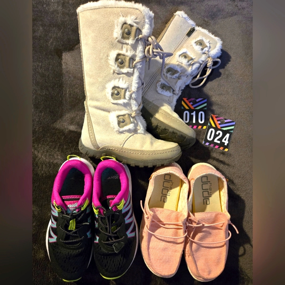 Lot/Bundle of 3 Girls Footwear/Shoes (US 1, 2)